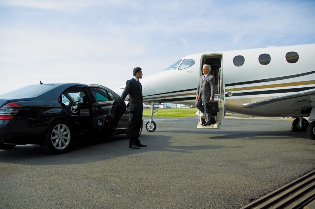 Experience Travel in Style with Luxury Airport Car Services Today